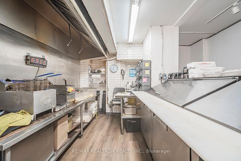 Photo 20 at 582 Yonge Street, Bay Street Corridor, Toronto