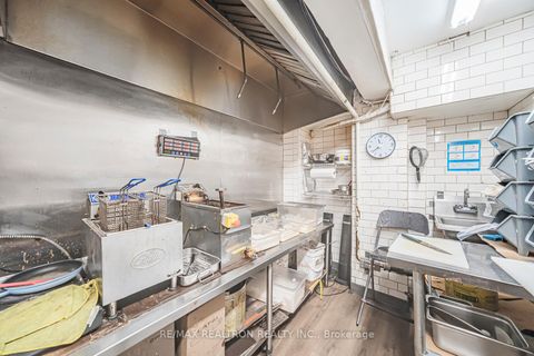 Photo 21 at 582 Yonge Street, Bay Street Corridor, Toronto