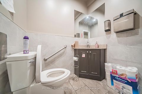 Photo 27 at 582 Yonge Street, Bay Street Corridor, Toronto