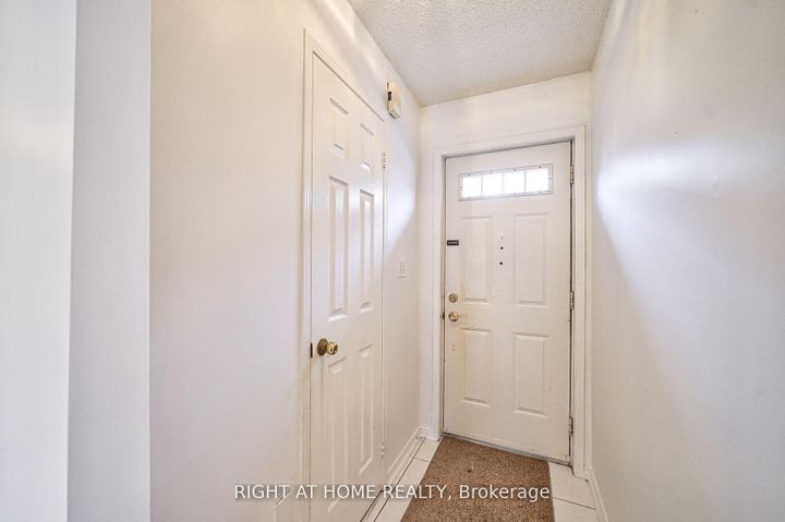 Photo 2 at 25 - 80 Strathaven Drive, Hurontario, Mississauga