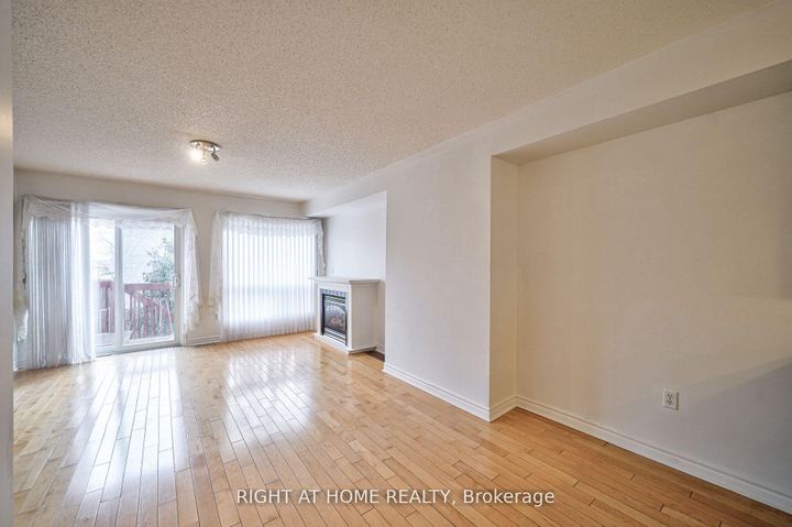 Photo 4 at 25 - 80 Strathaven Drive, Hurontario, Mississauga