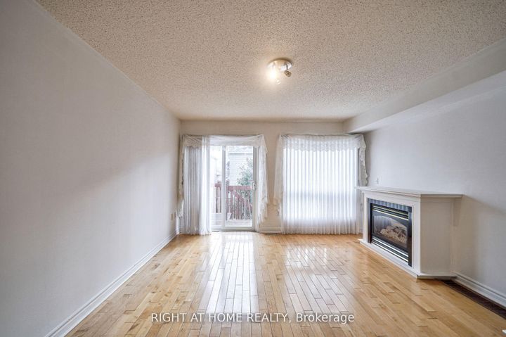Photo 6 at 25 - 80 Strathaven Drive, Hurontario, Mississauga