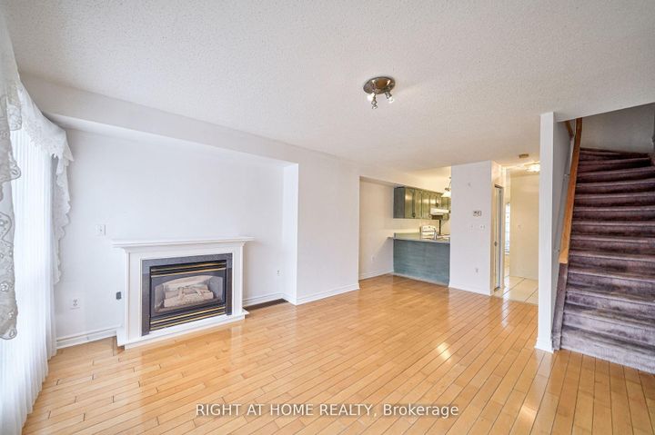Photo 7 at 25 - 80 Strathaven Drive, Hurontario, Mississauga
