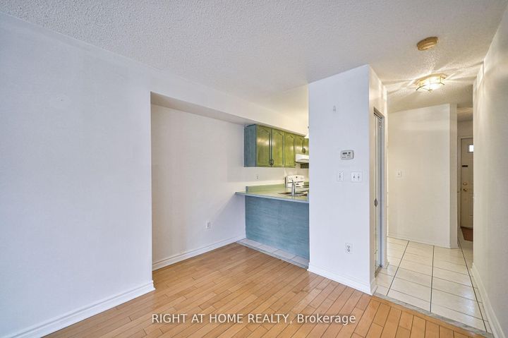 Photo 8 at 25 - 80 Strathaven Drive, Hurontario, Mississauga