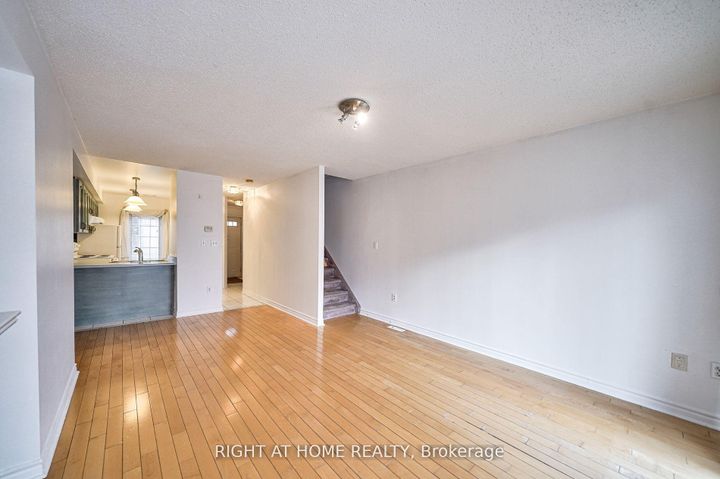 Photo 9 at 25 - 80 Strathaven Drive, Hurontario, Mississauga