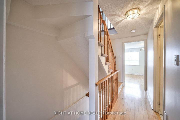 Photo 15 at 25 - 80 Strathaven Drive, Hurontario, Mississauga