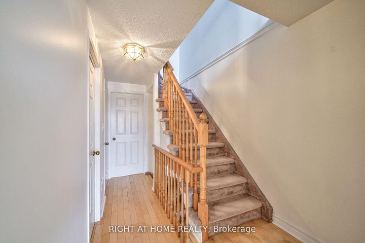 Photo 16 at 25 - 80 Strathaven Drive, Hurontario, Mississauga