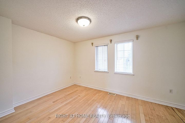 Photo 17 at 25 - 80 Strathaven Drive, Hurontario, Mississauga