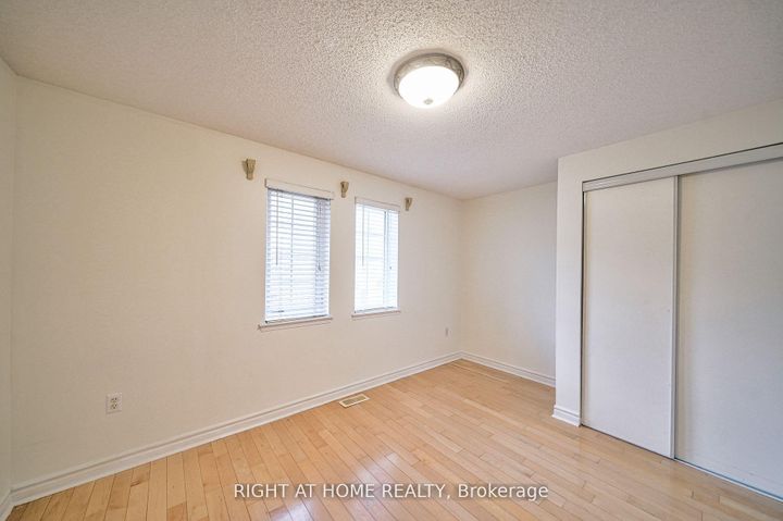 Photo 18 at 25 - 80 Strathaven Drive, Hurontario, Mississauga