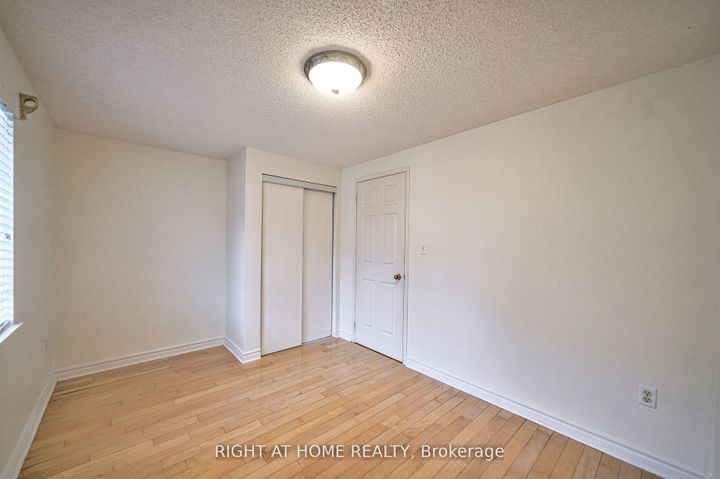 Photo 19 at 25 - 80 Strathaven Drive, Hurontario, Mississauga