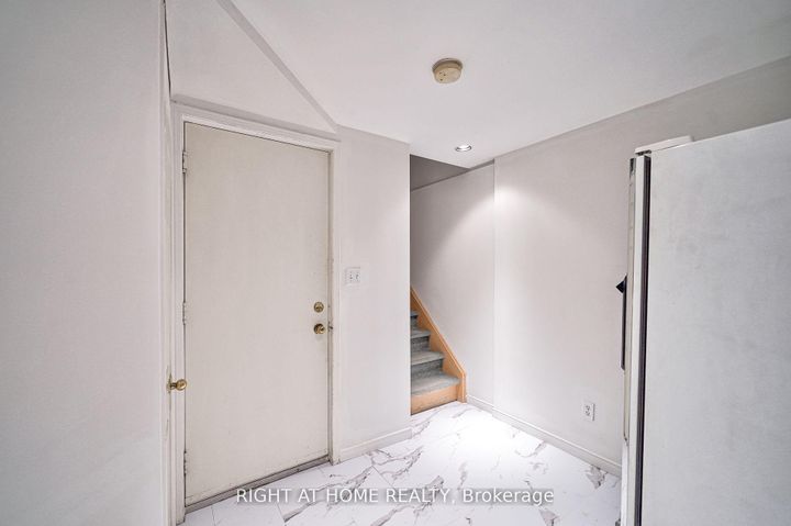 Photo 27 at 25 - 80 Strathaven Drive, Hurontario, Mississauga