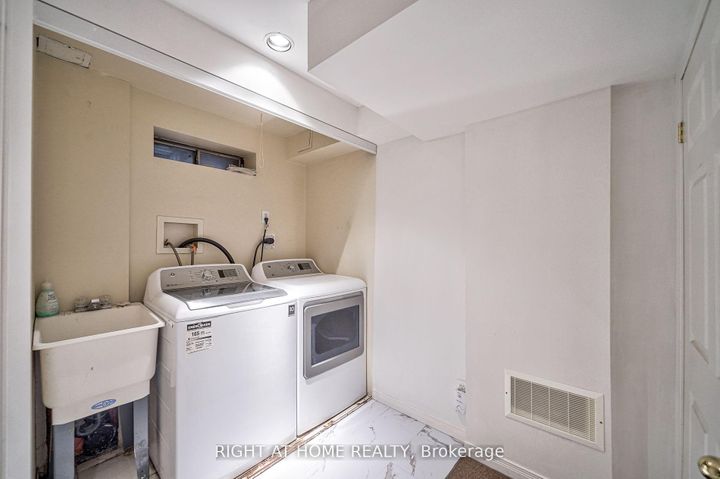 Photo 28 at 25 - 80 Strathaven Drive, Hurontario, Mississauga