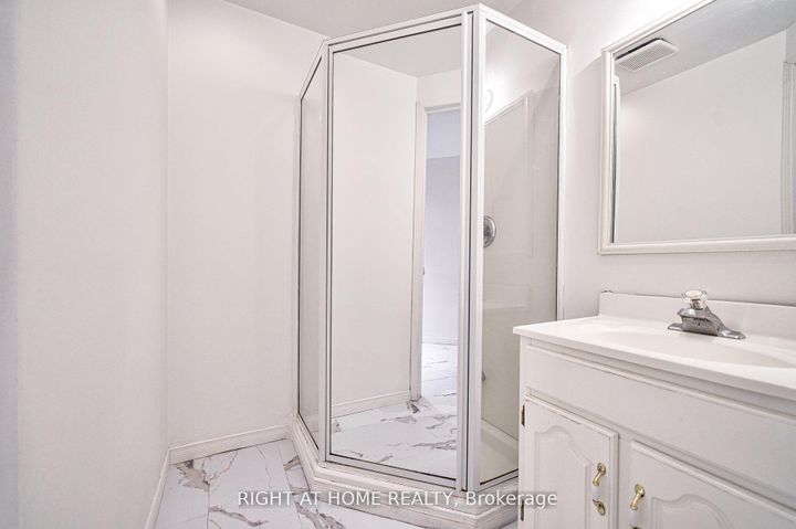 Photo 29 at 25 - 80 Strathaven Drive, Hurontario, Mississauga