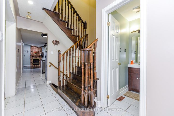 Photo 4 at 33 Wildberry Crescent, Wellington, Brampton