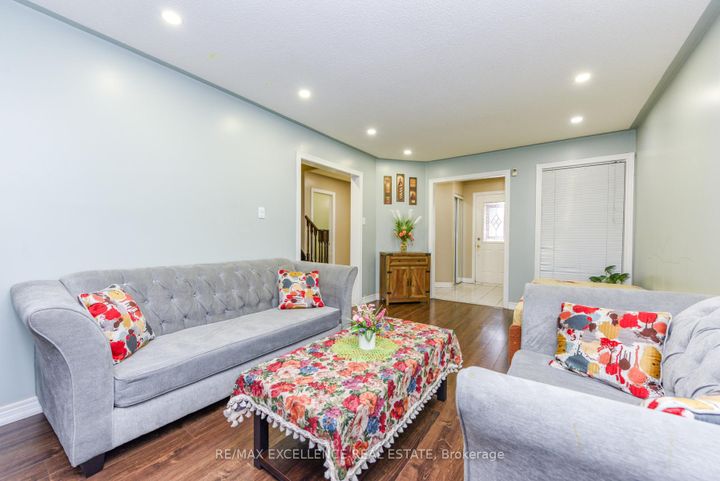 Photo 5 at 33 Wildberry Crescent, Wellington, Brampton