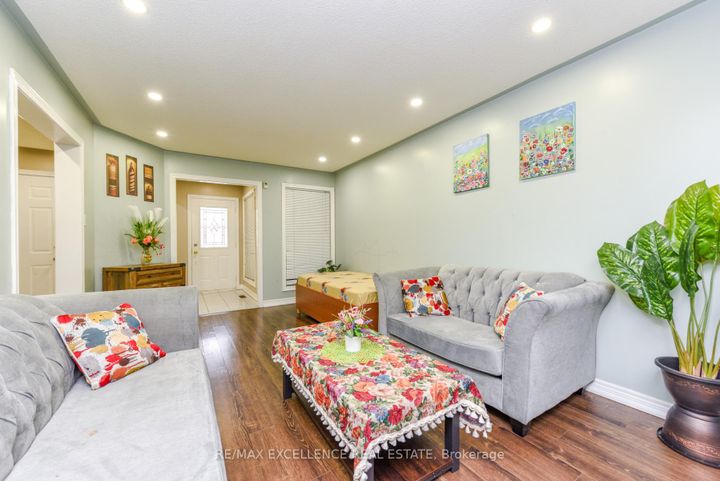 Photo 6 at 33 Wildberry Crescent, Wellington, Brampton