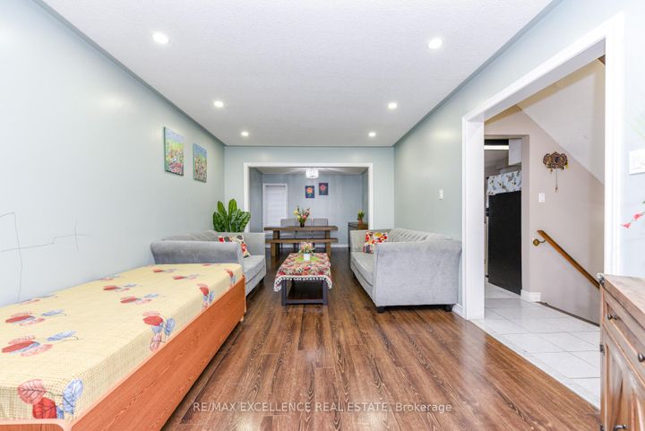 Photo 7 at 33 Wildberry Crescent, Wellington, Brampton