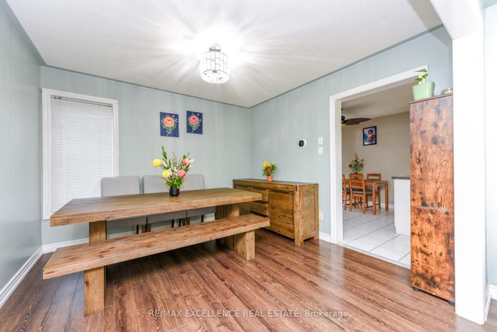 Photo 8 at 33 Wildberry Crescent, Wellington, Brampton