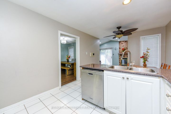 Photo 12 at 33 Wildberry Crescent, Wellington, Brampton