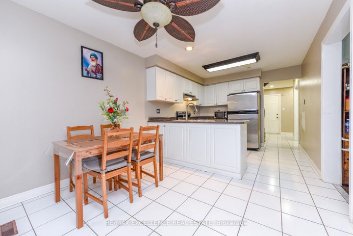 Photo 14 at 33 Wildberry Crescent, Wellington, Brampton