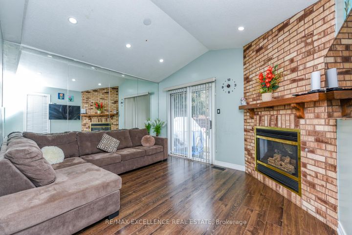 Photo 15 at 33 Wildberry Crescent, Wellington, Brampton