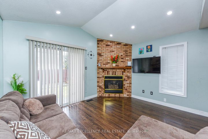 Photo 16 at 33 Wildberry Crescent, Wellington, Brampton