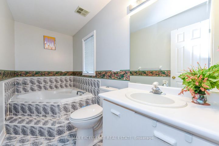 Photo 21 at 33 Wildberry Crescent, Wellington, Brampton