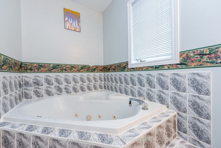 Photo 23 at 33 Wildberry Crescent, Wellington, Brampton