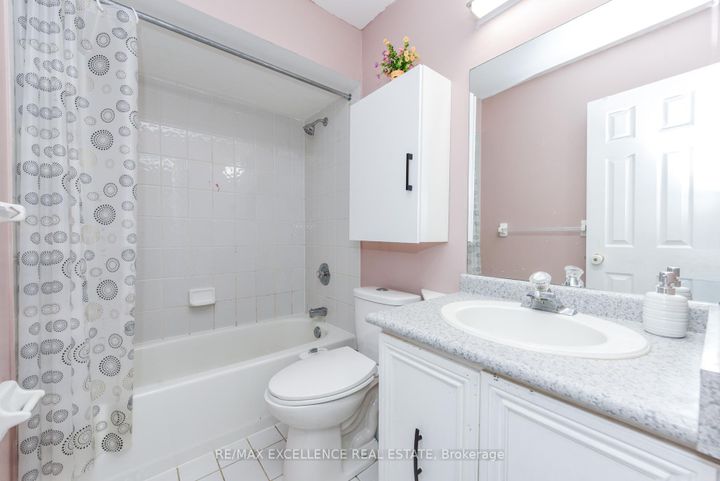 Photo 28 at 33 Wildberry Crescent, Wellington, Brampton