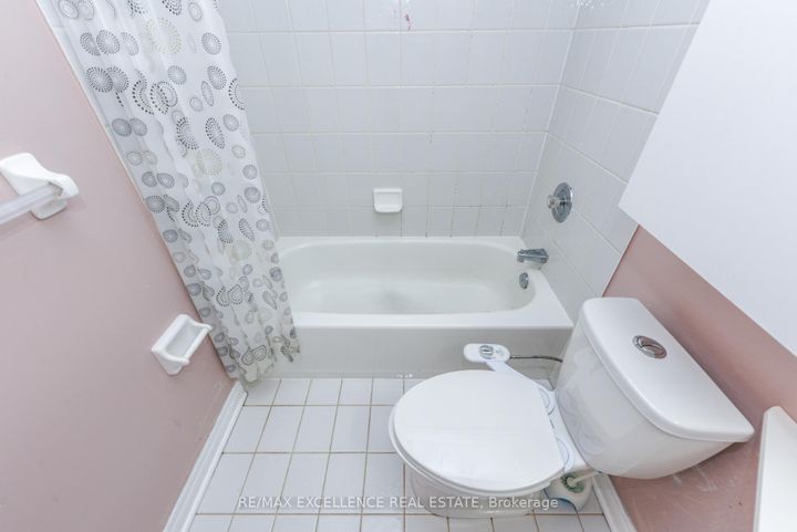 Photo 29 at 33 Wildberry Crescent, Wellington, Brampton