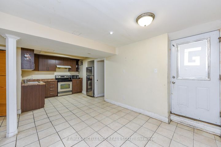 Photo 34 at 33 Wildberry Crescent, Wellington, Brampton