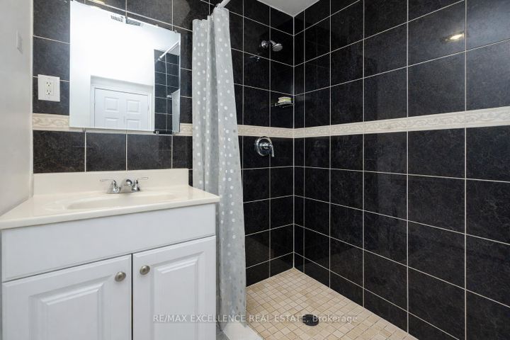 Photo 36 at 33 Wildberry Crescent, Wellington, Brampton