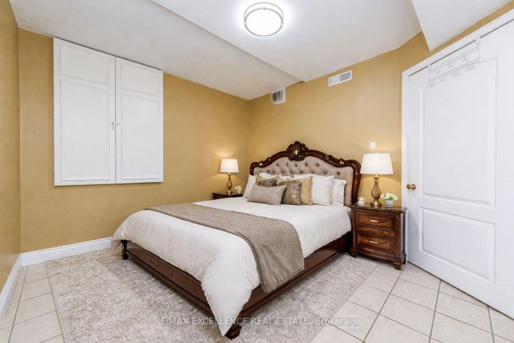 Photo 37 at 33 Wildberry Crescent, Wellington, Brampton