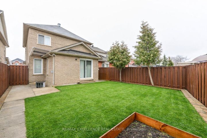 Photo 41 at 33 Wildberry Crescent, Wellington, Brampton