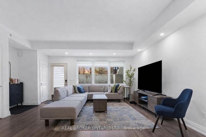 Photo 2 at 31 - 780 Sheppard Avenue E, Bayview Village, Toronto