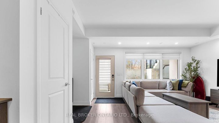 Photo 3 at 31 - 780 Sheppard Avenue E, Bayview Village, Toronto