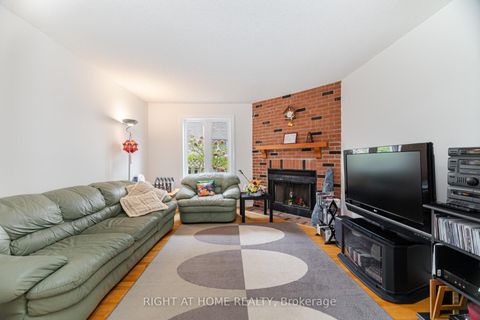 Photo 7 at 5253 Palomar Crescent, Hurontario, Mississauga