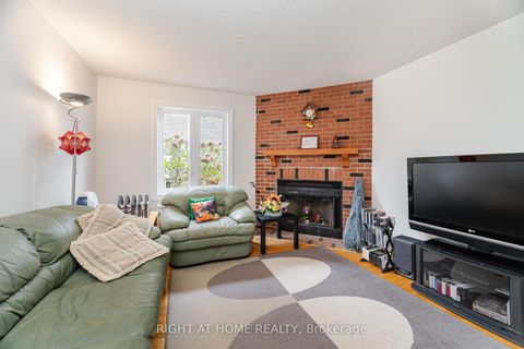 Photo 8 at 5253 Palomar Crescent, Hurontario, Mississauga