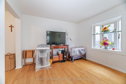 Photo 10 at 5253 Palomar Crescent, Hurontario, Mississauga