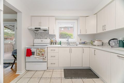 Photo 16 at 5253 Palomar Crescent, Hurontario, Mississauga