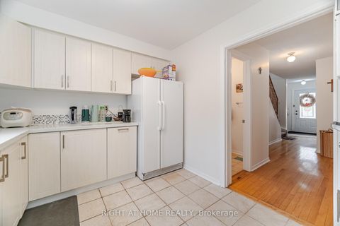 Photo 17 at 5253 Palomar Crescent, Hurontario, Mississauga