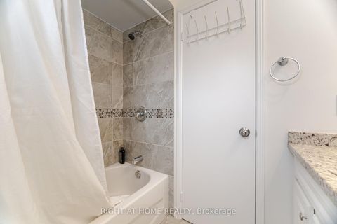 Photo 25 at 5253 Palomar Crescent, Hurontario, Mississauga