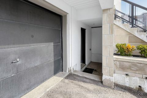 Photo 4 at 101 Genuine Lane, Doncrest, Richmond Hill