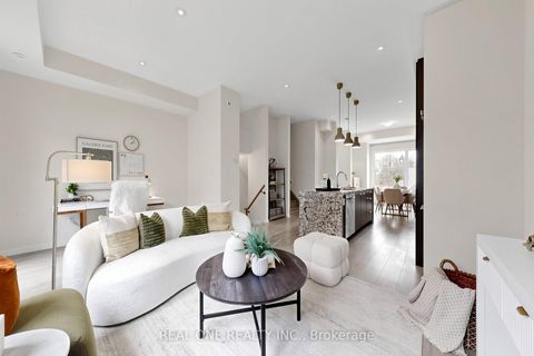 Photo 9 at 101 Genuine Lane, Doncrest, Richmond Hill