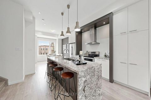 Photo 13 at 101 Genuine Lane, Doncrest, Richmond Hill