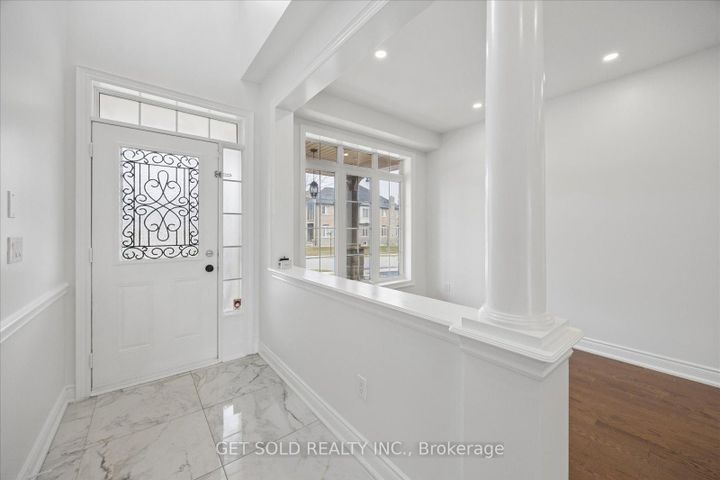 Photo 1 at 11 Maybeck Drive, Credit Valley, Brampton