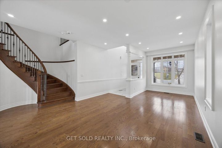 Photo 3 at 11 Maybeck Drive, Credit Valley, Brampton