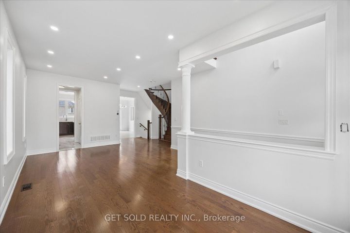 Photo 4 at 11 Maybeck Drive, Credit Valley, Brampton