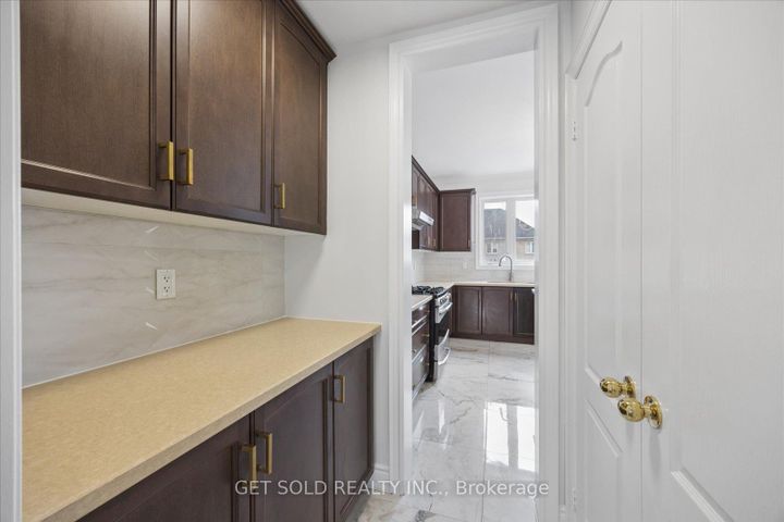 Photo 5 at 11 Maybeck Drive, Credit Valley, Brampton