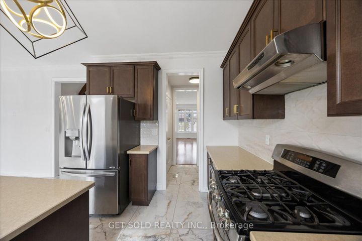 Photo 7 at 11 Maybeck Drive, Credit Valley, Brampton